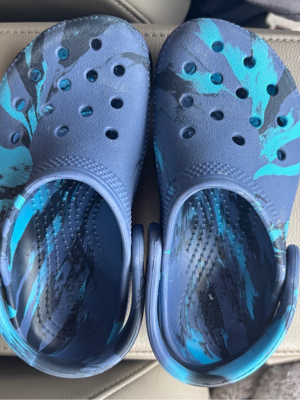 🚨final sale🚨 
Kids Crocs size C 10 Navy & Teal marbled